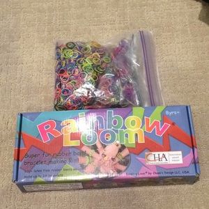 Rainbow loom kit with A LOT of extra rubber bands
